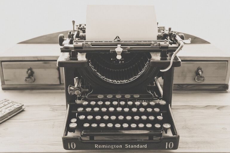 Vintage typewriter for copywriting blog post